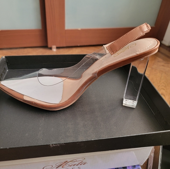 Shoenove Clear Heels - Picture 2 of 3